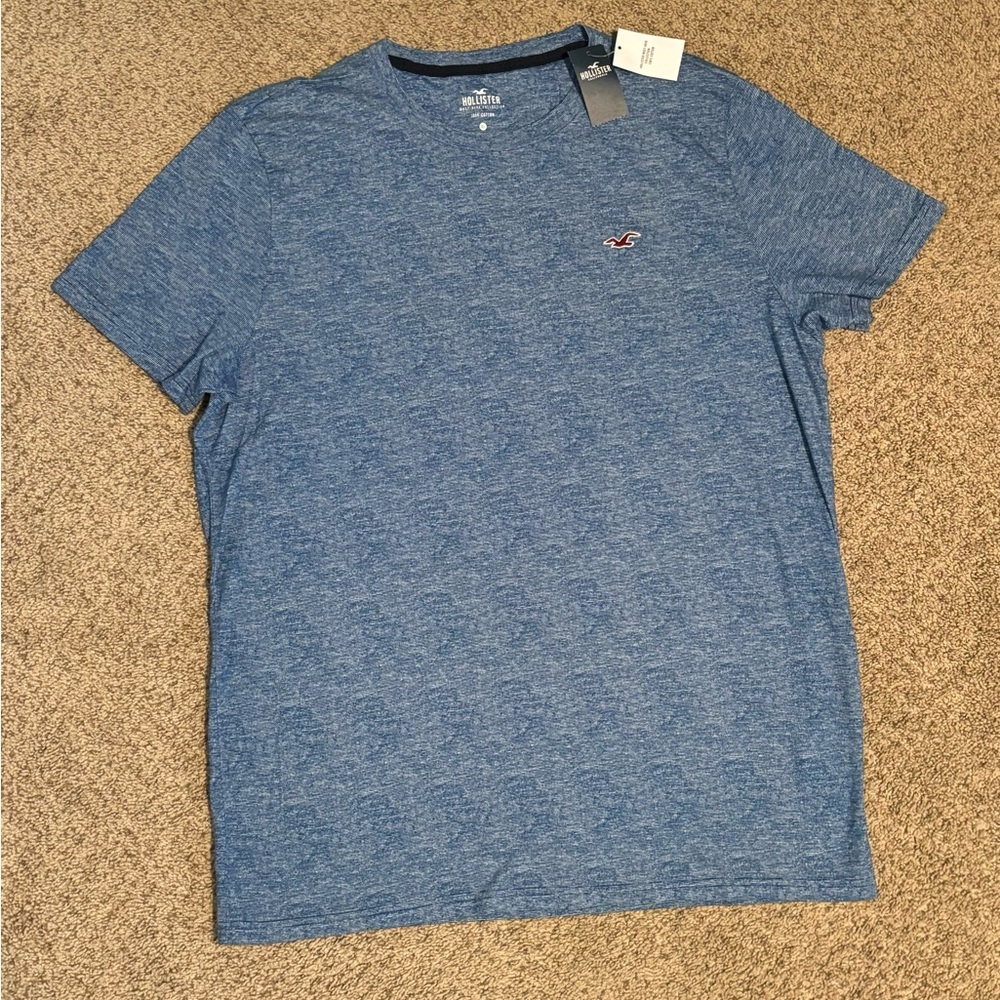 Hollister Men's Blue T-Shirt